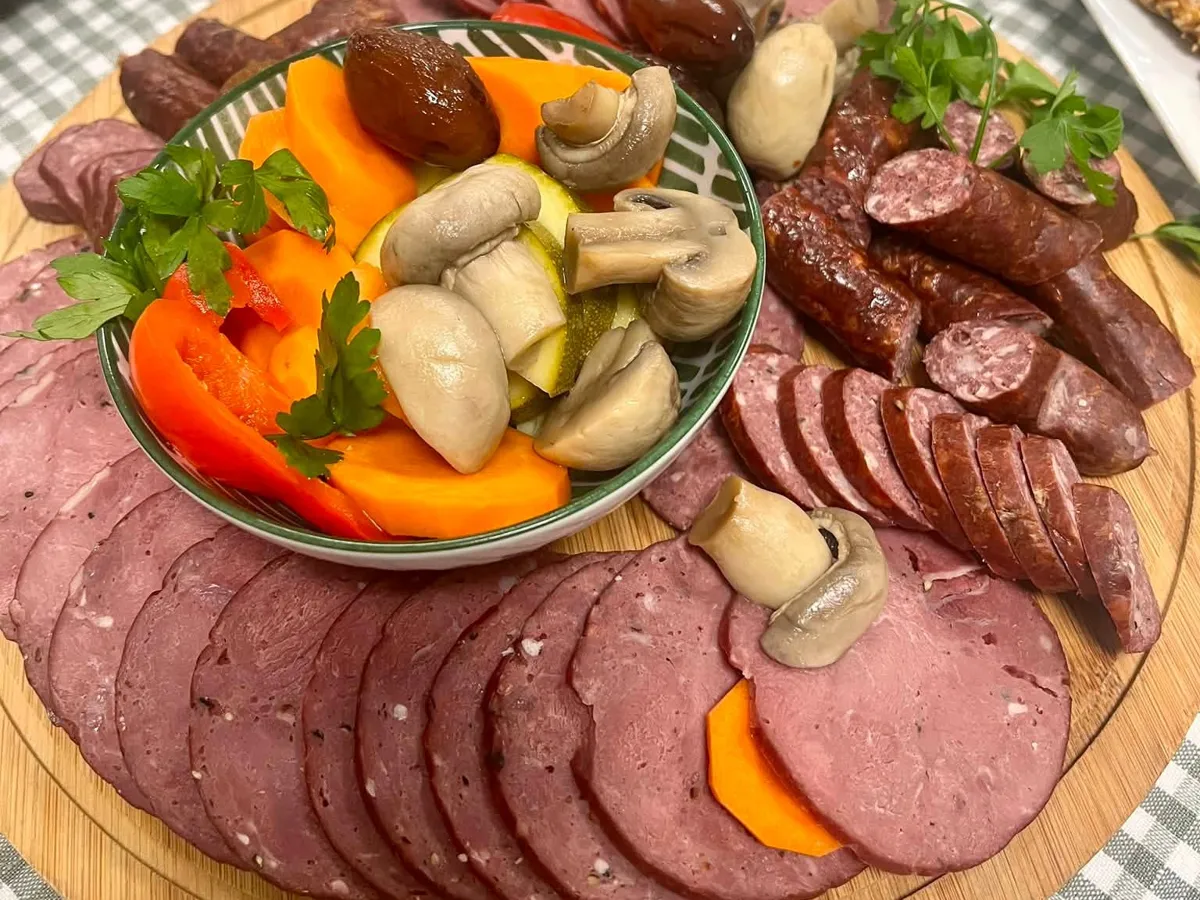 Deska wędlin z kuchni Jaśkowej Ostoi
